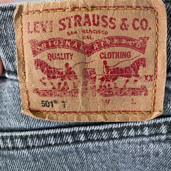 Women’s Levi’s 501 Jeans - Picture 5 of 7